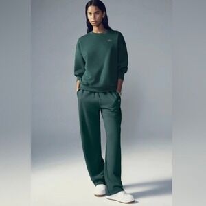 Alo Yoga Accolade Straight Leg Sweatpant in Midnight Green Size XS